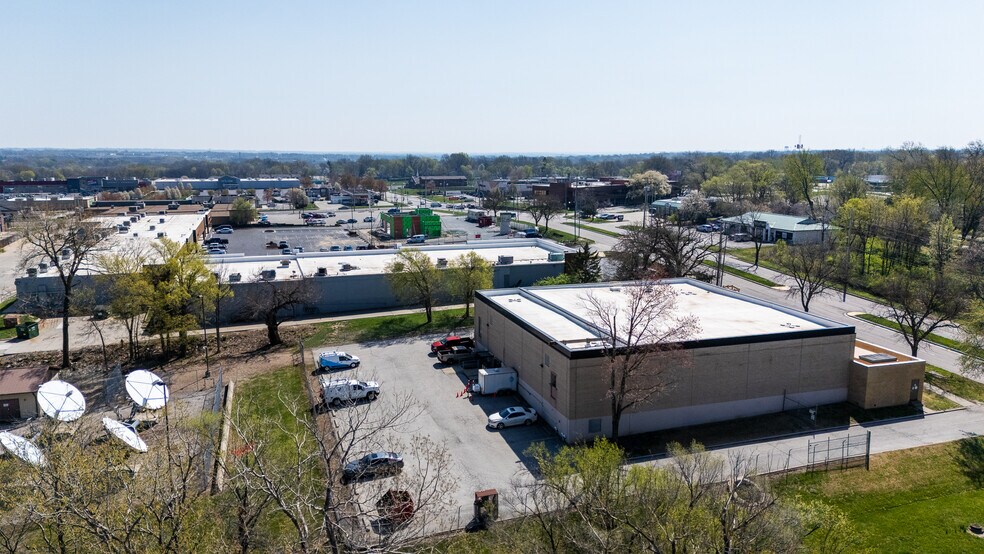 More Photos Of 8445 N Main St, Kansas City Freestanding For Lease