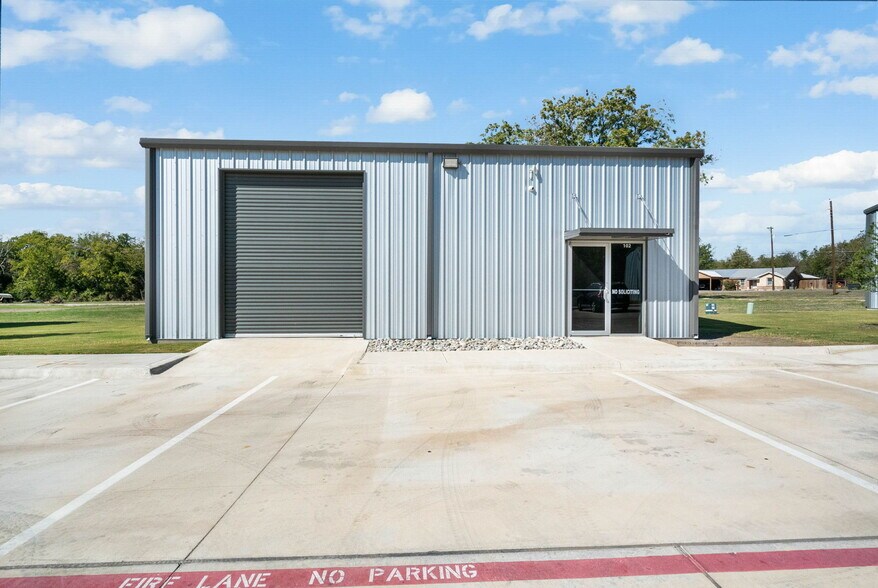 More Photos Of 1507 Ranger Hwy, Weatherford Warehouse For Lease