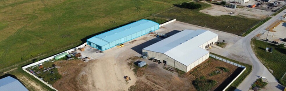 More Photos Of 124 Capital Ln, Rhome Manufacturing For Lease