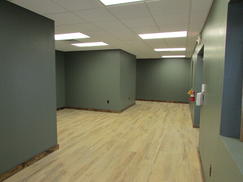 More Photos Of 4015 S County Road 1210, Midland Manufacturing For Sale