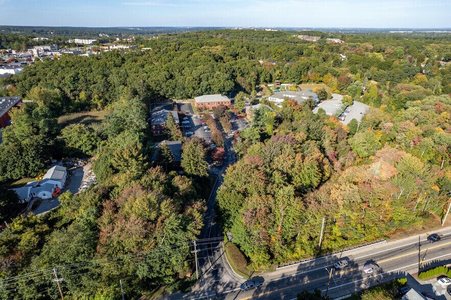More Photos Of 875 Centerville Rd, Warwick Business Park For Sale