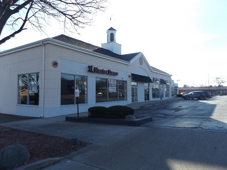 More Photos Of 279-297 N Northwest Hwy, Palatine Storefront For Lease