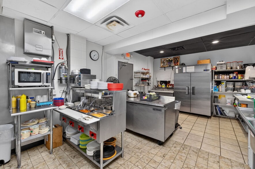 More Photos Of 1938 S Glenstone Ave, Springfield General Retail For Sale