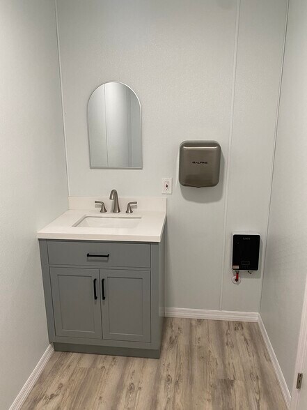 More Photos Of 743 Wesley Ave, Tarpon Springs Warehouse For Lease