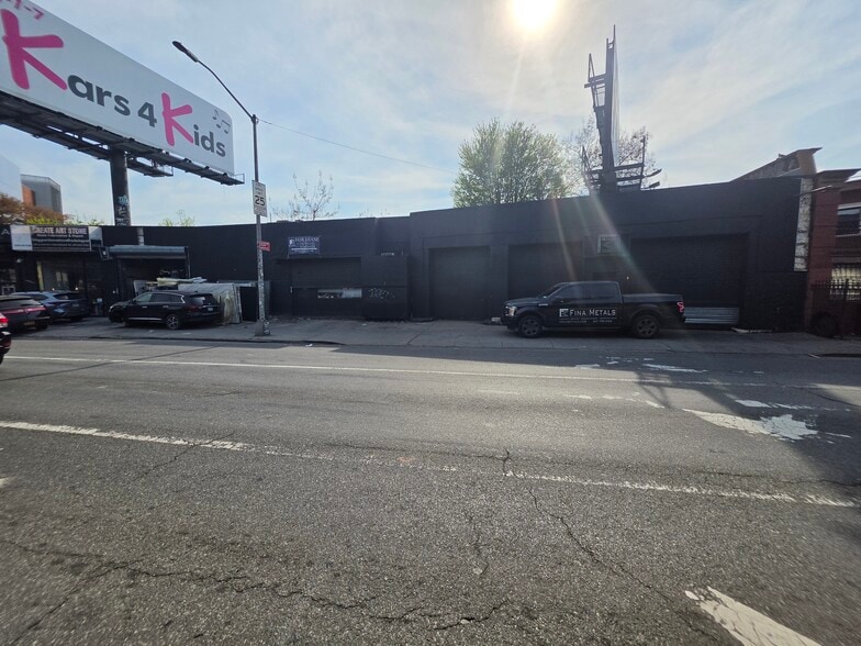 More Photos Of 286-294 Hamilton Ave, Brooklyn Warehouse For Lease