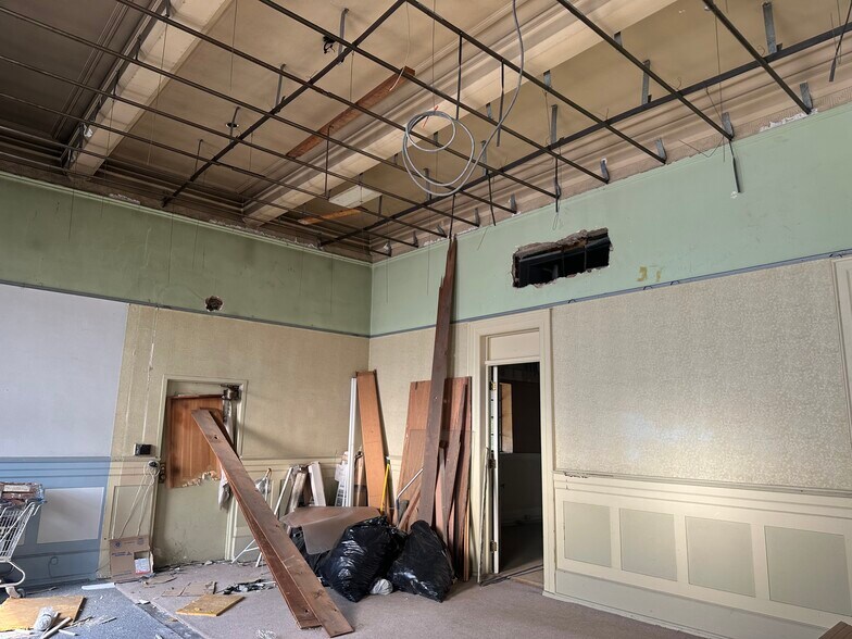 More Photos Of 49 E Main St, Amsterdam Office For Sale