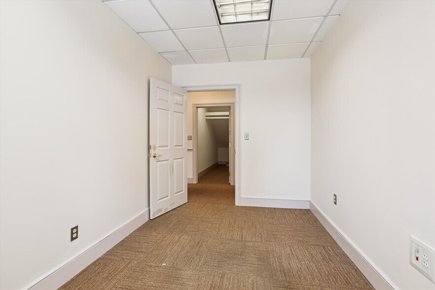 More Photos Of 1501 Duke St, Alexandria Office For Lease