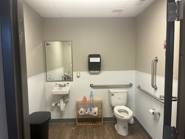 More Photos Of 6925 Parkdale Pl, Indianapolis Medical For Sale