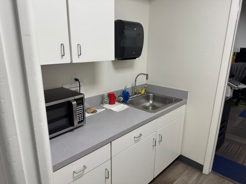 More Photos Of 7490 N 36th St, Pinellas Park Loft Creative Space For Lease