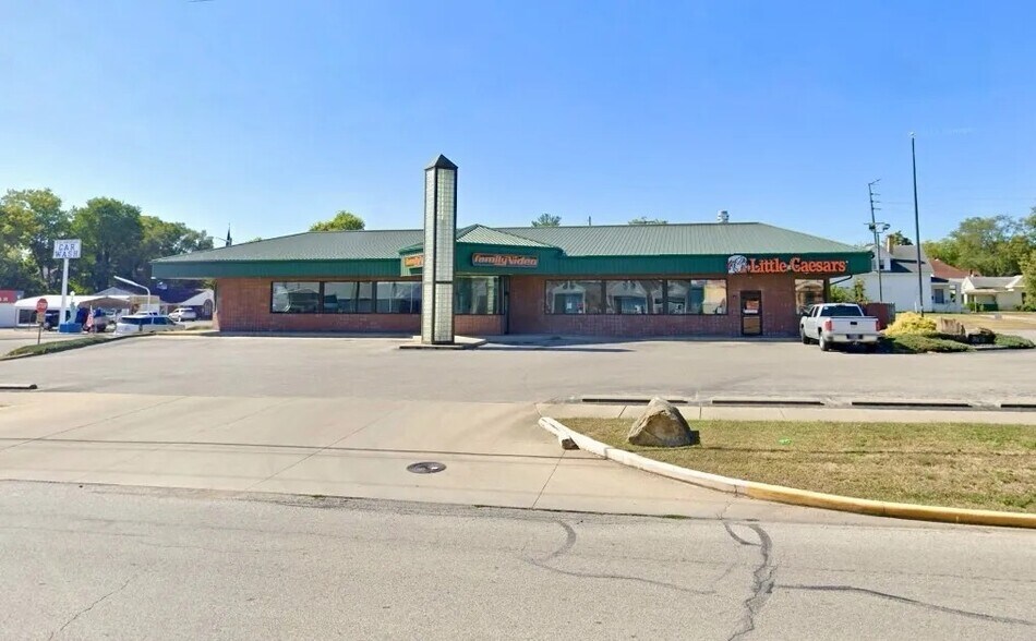 More Photos Of 601 N College Ave, Vincennes Freestanding For Lease