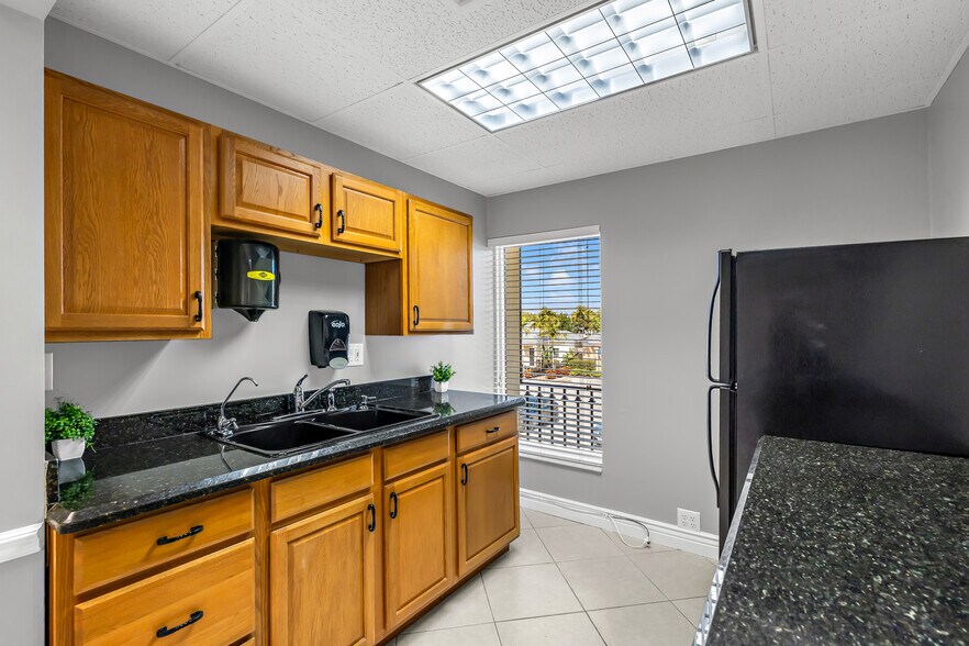 More Photos Of 665 SE 10th St, Deerfield Beach Medical For Lease