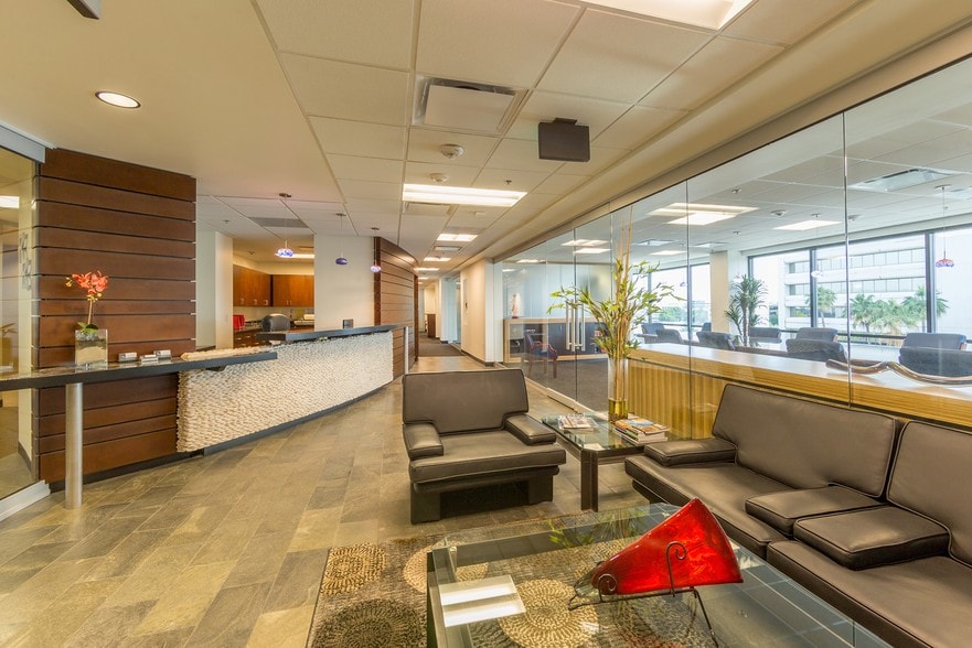 More Photos Of 3033 N Central Ave, Phoenix Office For Sale