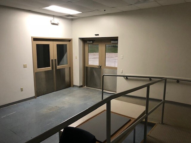 More Photos Of 8201 N University St, Peoria Distribution For Lease