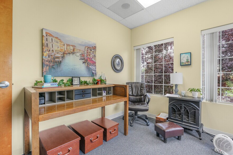 More Photos Of 9407 NE Vancouver Mall Dr, Vancouver Medical For Sale