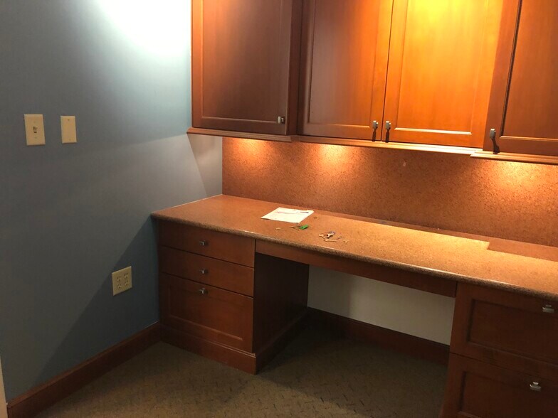 More Photos Of 235 N Greenbush Rd, Troy Unknown For Lease