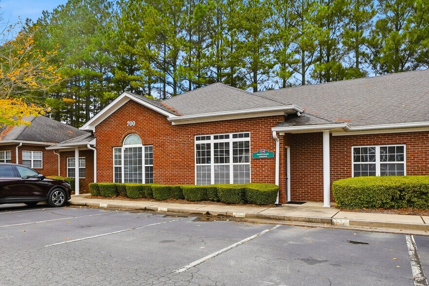 More Photos Of 103 Weatherstone Dr, Woodstock Medical For Lease