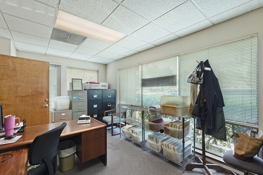 More Photos Of 1820 W Kettleman Ln, Lodi Office For Sale