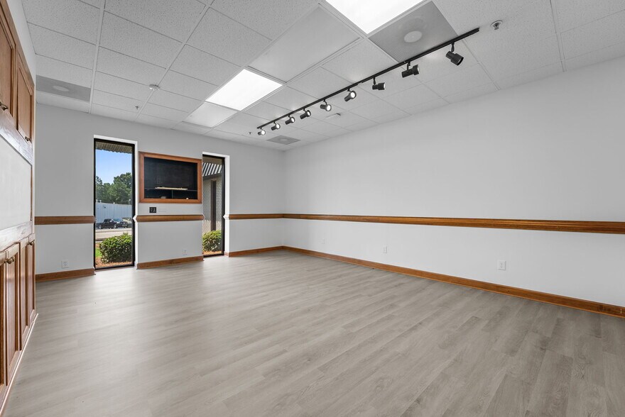 More Photos Of 154 Industrial Park Cir, Lawrenceville Manufacturing For Lease