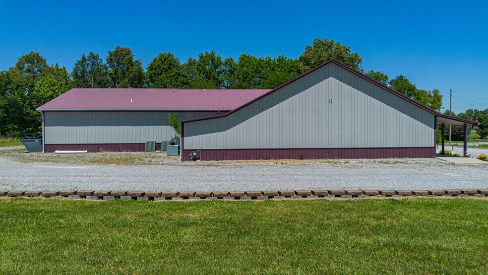 More Photos Of 71 Commerce St, Hickory Supermarket For Sale