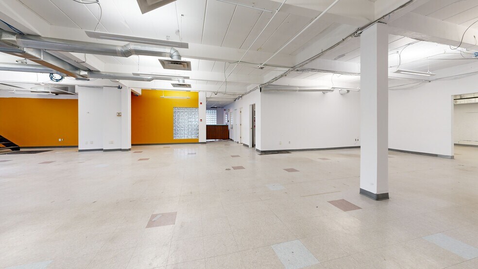 Primary Photo Of 425 Rue Guy, Montréal Light Distribution For Lease