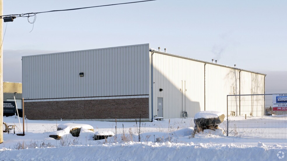 More Photos Of 138 Wescar Ln, Ottawa Flex For Lease