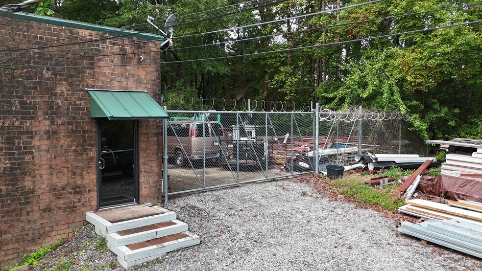 More Photos Of 1525 9th Ave SE, Hickory Warehouse For Sale