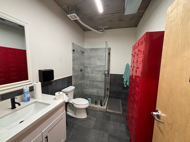 More Photos Of 1880 W Fillmore St, Phoenix Warehouse For Sale