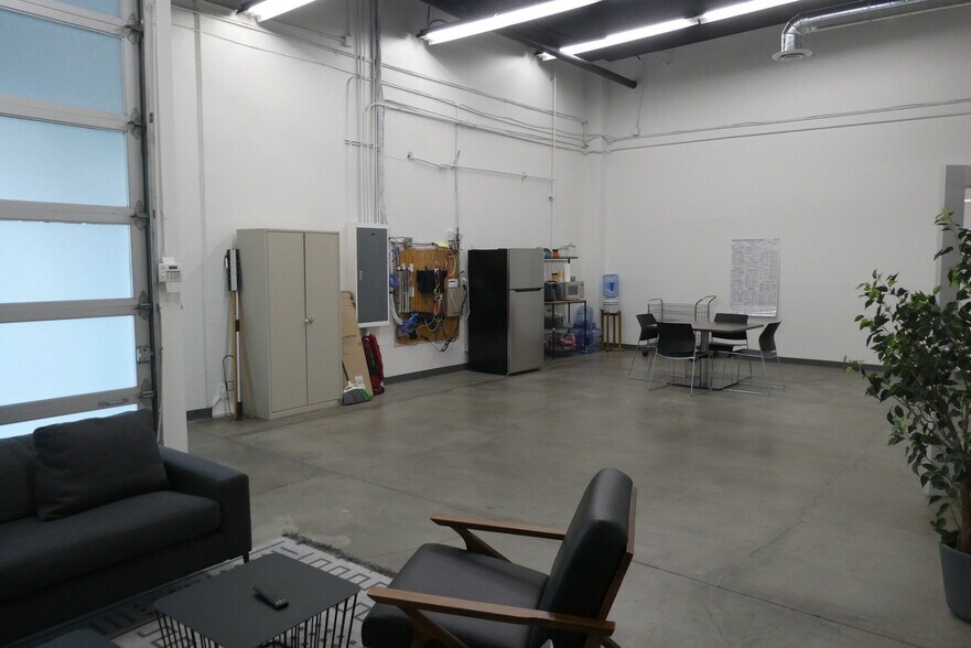 More Photos Of 6100-6120 San Fernando Rd, Glendale Office For Sale