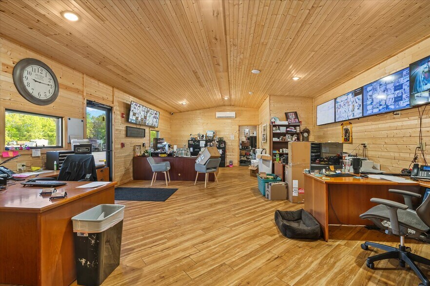 More Photos Of 601 School St, Morrison Light Distribution For Sale