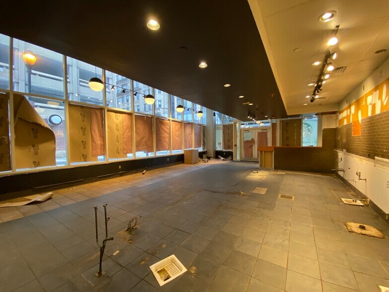 More Photos Of 254 S 15th St, Philadelphia Parking Garage For Lease