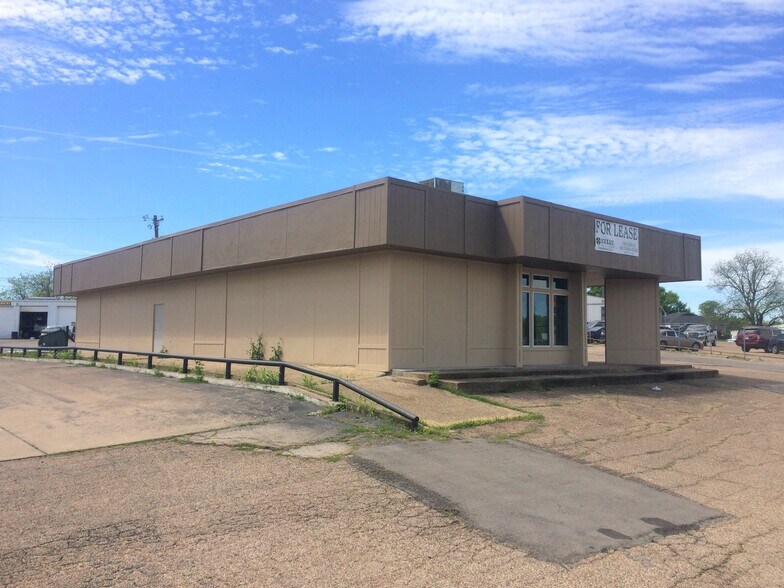 Primary Photo Of 1725 S Valley Mills Dr, Waco Freestanding For Lease