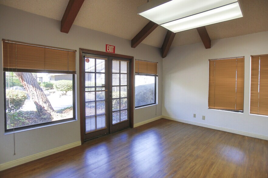 More Photos Of 1810 E 17th St, Santa Ana Medical For Lease
