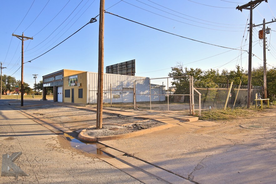More Photos Of 1583 S 1st St, Abilene Light Distribution For Sale