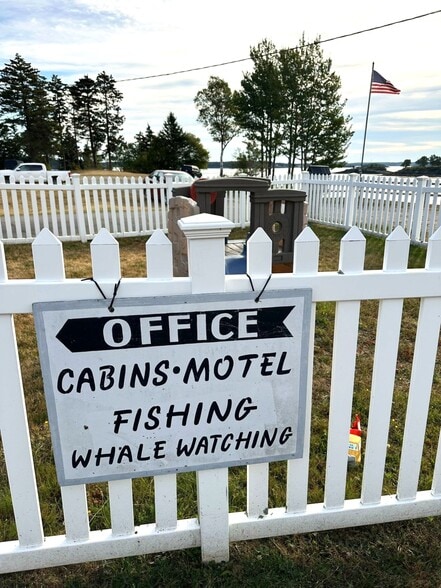 More Photos Of 24 Harris Point Rd, Eastport Hotel For Sale