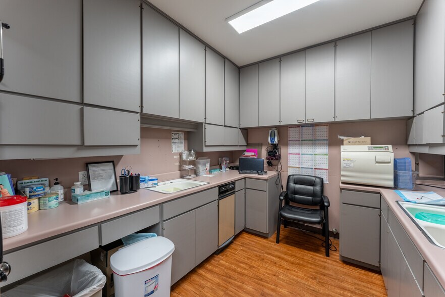 More Photos Of 2003 Medical Pky, San Marcos Medical For Sale