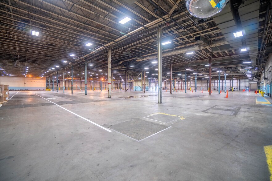 More Photos Of 801 N Union St, Dwight Manufacturing For Lease