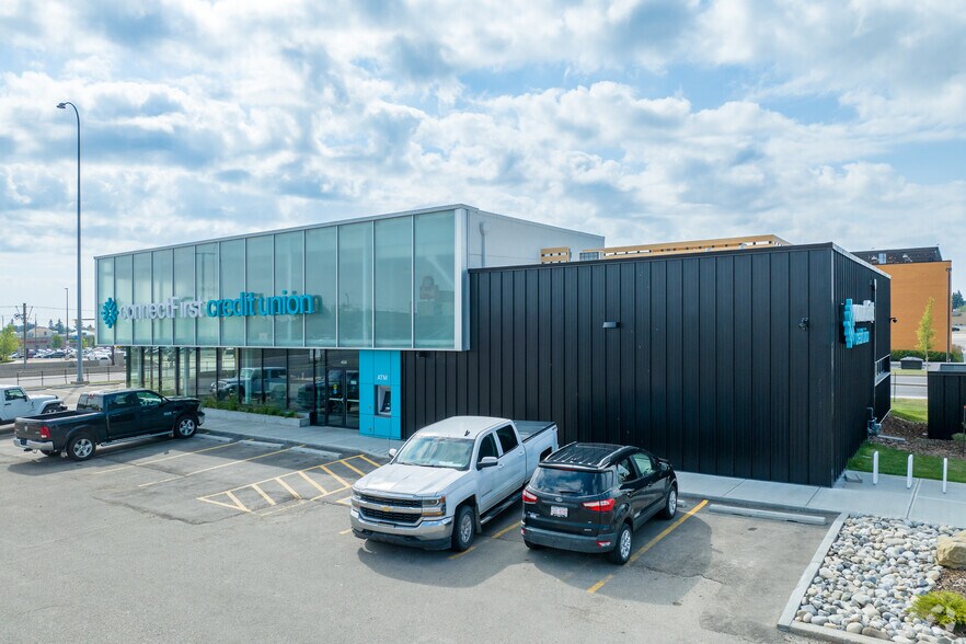 More Photos Of 495 36 St NE, Calgary Storefront Retail Office For Lease
