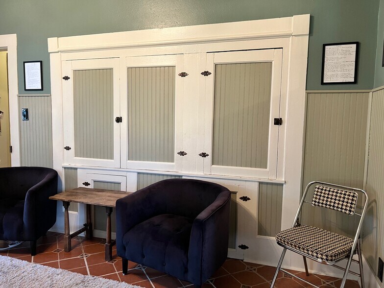 More Photos Of 306 N Austin St, Comanche Office For Sale