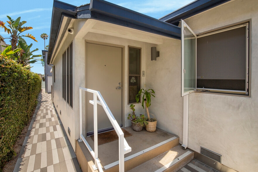 More Photos Of 1446-1448 Yale St, Santa Monica Apartments For Sale