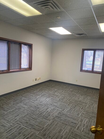 More Photos Of 509-511 W Capitol Ave, Springfield Office For Sale