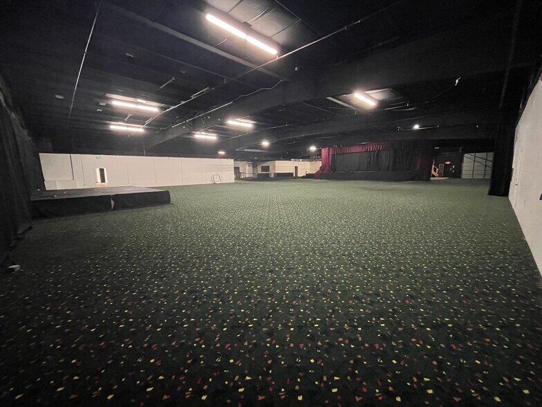 More Photos Of 134 Elm St, Anniston Freestanding For Lease