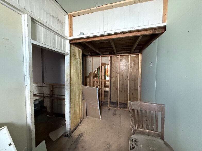 More Photos Of 235 S Cedar Ave, South Pittsburg Flex For Sale