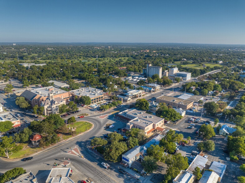 More Photos Of 207 E San Antonio St, New Braunfels Loft Creative Space For Lease