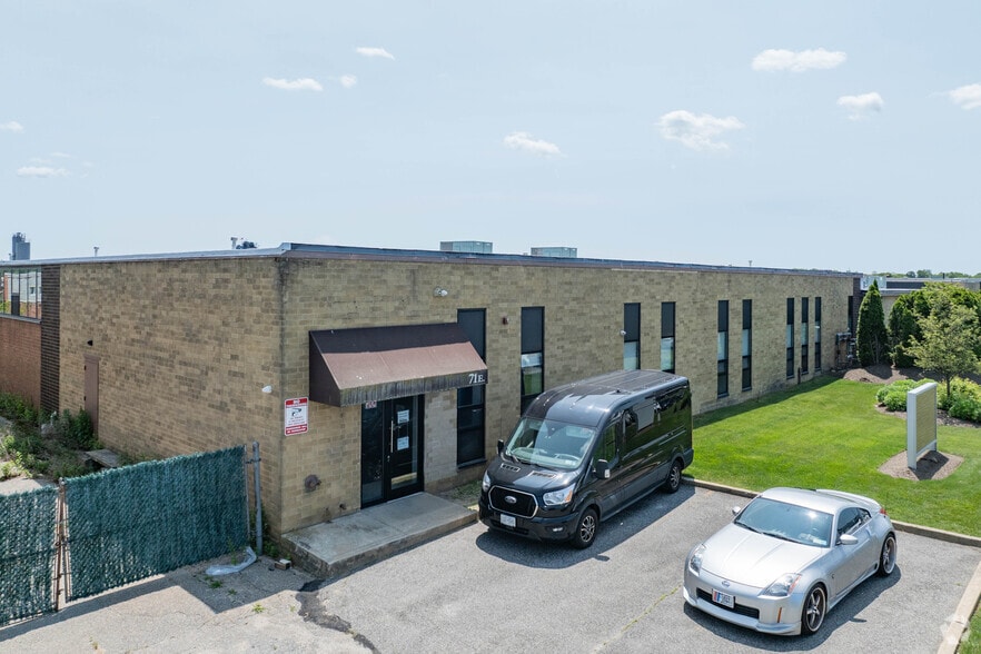 More Photos Of 71 E Industry Ct, Deer Park Warehouse For Sale