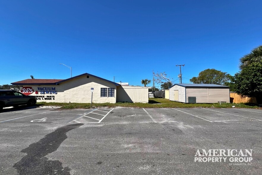 More Photos Of 5206 Manatee Ave, Bradenton Freestanding For Lease