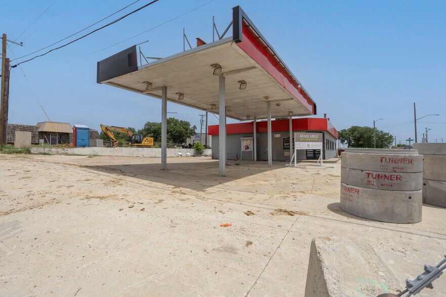 More Photos Of 6101 E Rosedale St, Fort Worth Service Station For Lease
