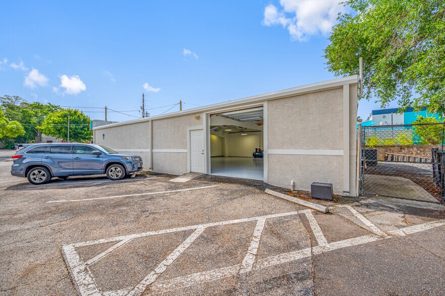 More Photos Of 1230 Lady Marion Ln, Dunedin Flex For Lease