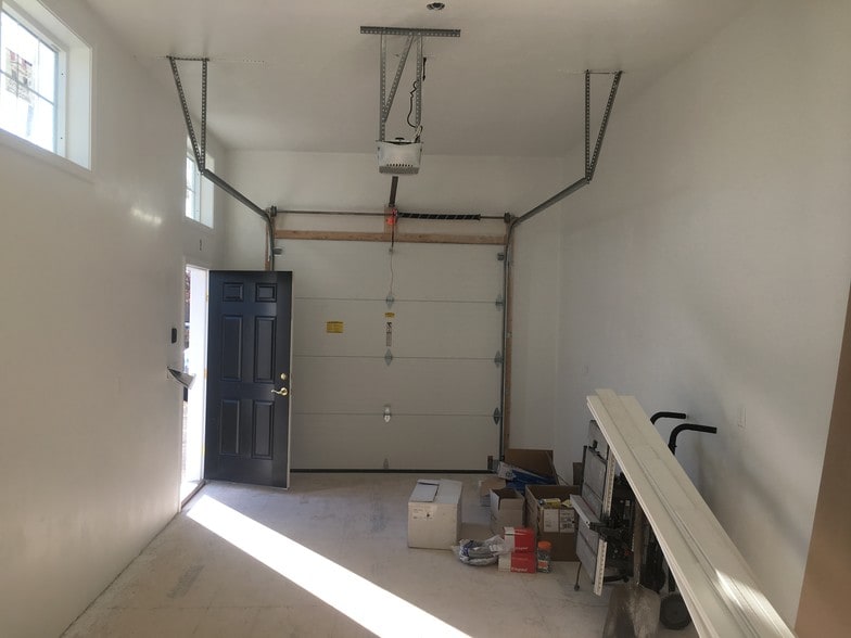 More Photos Of 25 Accord Park Dr, Rockland Office For Lease