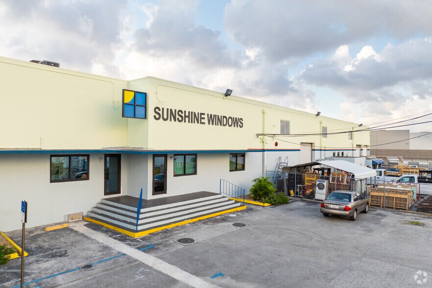 More Photos Of 3320-3350 W 17th Ct, Hialeah Manufacturing For Lease