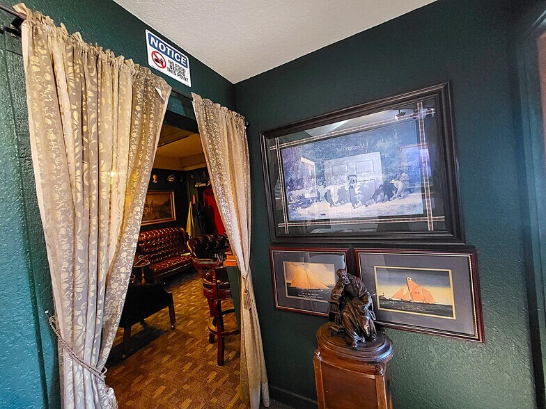 More Photos Of 1209 W 7th St, Joplin Office For Sale